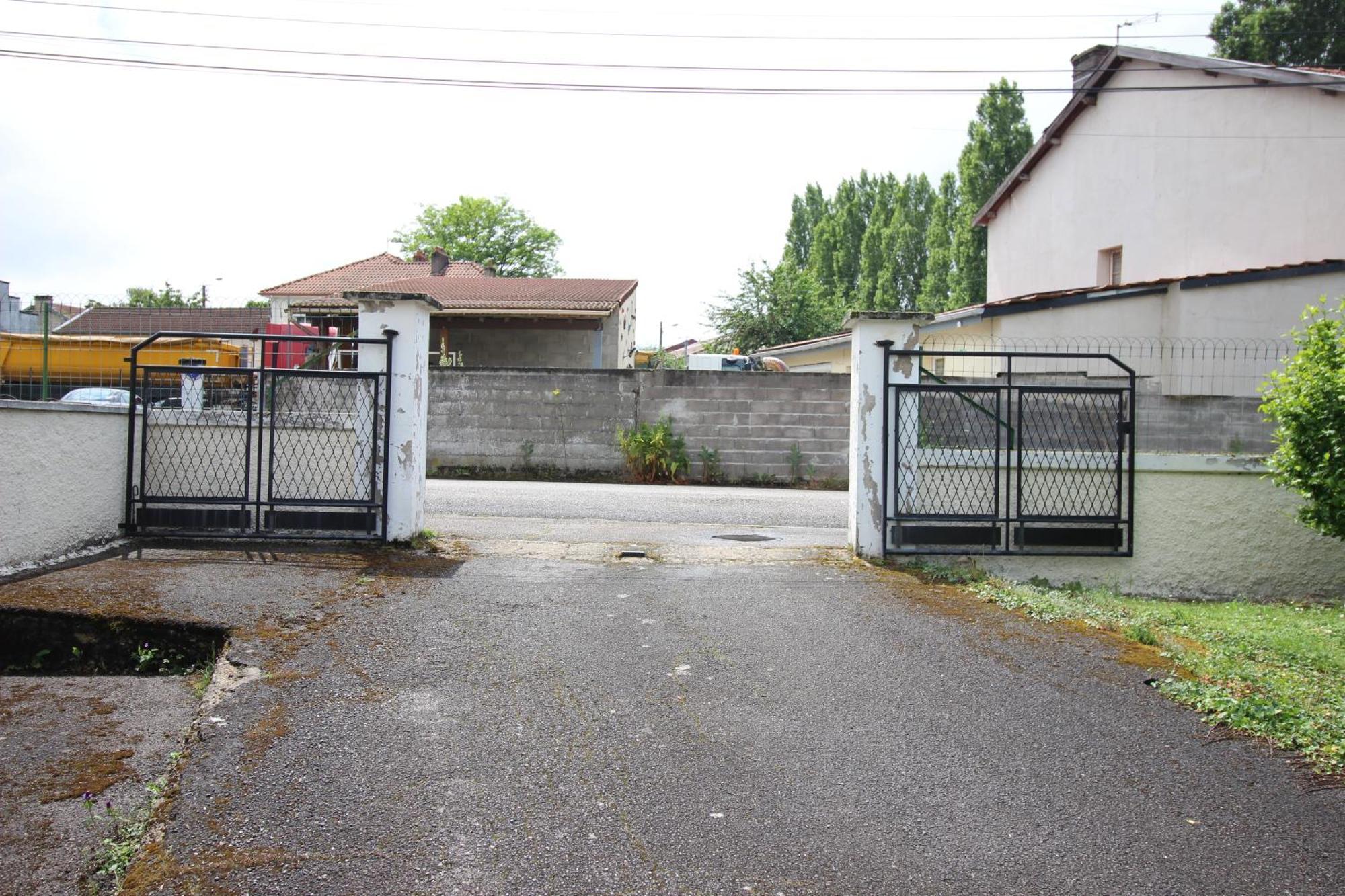 3 Chambres - Tres Grand Jardin Privee - Terrasse Privee - Garage Velo Et Moto - Parking Voiture Privee Dans La Propriete - Gere Par Presta-Zen'Services Thierville-sur-Meuse Exterior foto